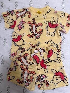 Disney Yellow Winnie the Pooh & Tigger Matching Set